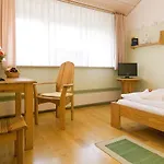 Hotel Haus Linden 3*