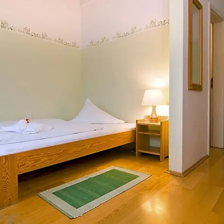 Haus Linden Hotel 3*
