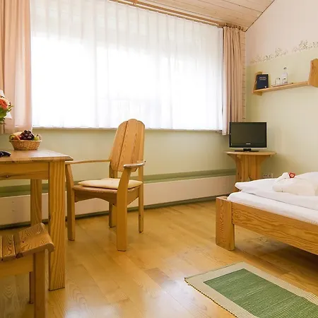 Hotel Haus Linden 3*