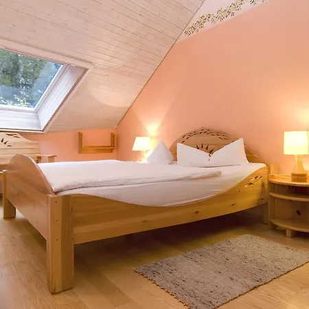 Haus Linden Hotell 3*